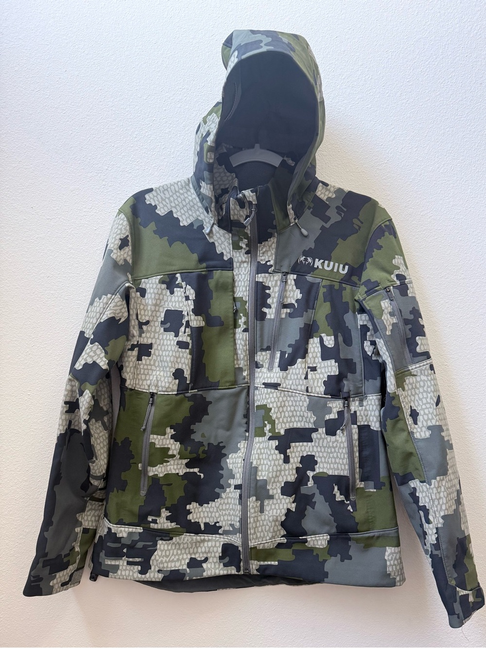 Kuiu Women's Camo Hooded Jacket — Green/Gray